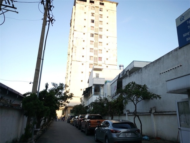 Chung cư Hoàng Kim (số 573 Huỳnh Tần Phát, quận 7, TPHCM) do Công ty Công ty TNHH Xây dựng – Tư vấn – Thiết kế K.T.T (Công ty K.T.T) làm chủ đầu tư