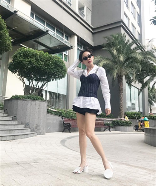 4 cach tan dung triet de mot chiec ao so mi dang dai khon ngoan nhu sao viet - 13