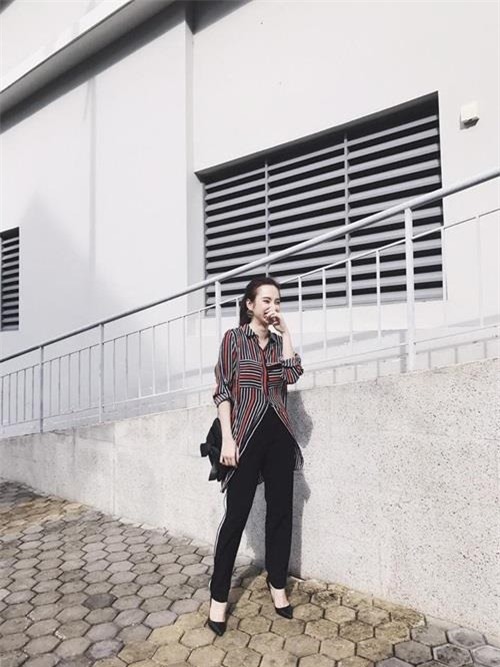 4 cach tan dung triet de mot chiec ao so mi dang dai khon ngoan nhu sao viet - 8