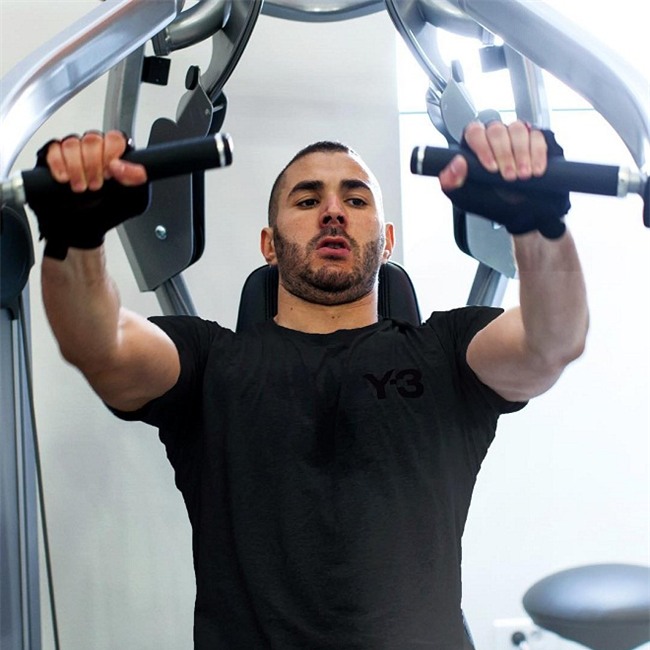 Bộ "tam tấu" lẫy lừng của Real Madrid toàn trai 6 múi như CR7 - 4