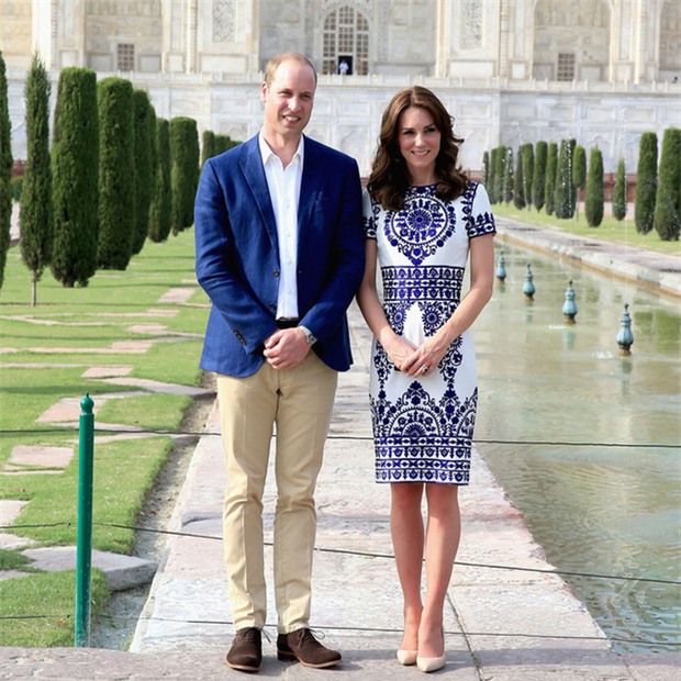 Hoàng tử William chẳng bao giờ nắm tay Công nương Kate ở nơi công cộng, nhưng lại luôn có hành động ngọt ngào này - Ảnh 1.