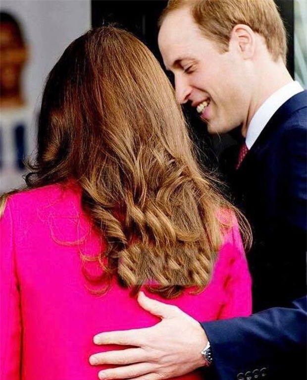 Hoàng tử William chẳng bao giờ nắm tay Công nương Kate ở nơi công cộng, nhưng lại luôn có hành động ngọt ngào này - Ảnh 14.