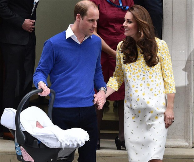 Hoàng tử William chẳng bao giờ nắm tay Công nương Kate ở nơi công cộng, nhưng lại luôn có hành động ngọt ngào này - Ảnh 3.