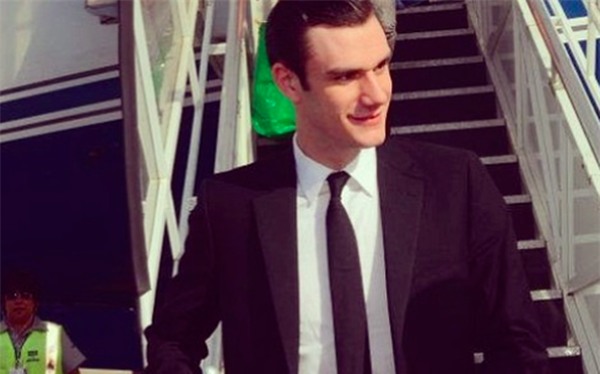 Chân dung anh chàng 26 tuổi thừa kế đế chế PlayBoy từ người cha triệu phú vừa qua đời