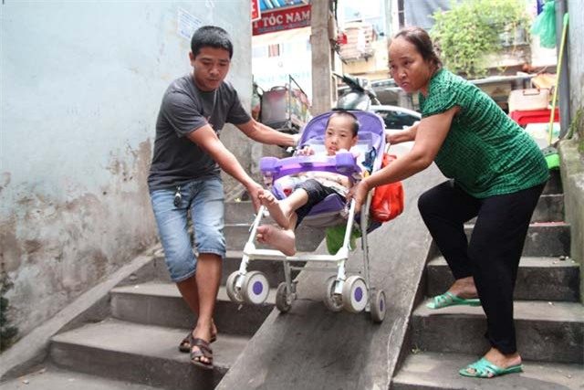 be gai sinh ra tu nguoi me da chet uoc ao duoc ngoi tren chiec xe day tu te - 5