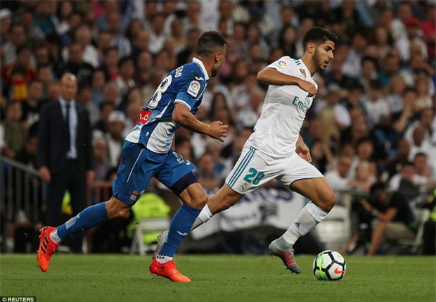 Ronaldo làm nền cho Isco, Real tiếp tục đeo bám Barca - Ảnh 3.