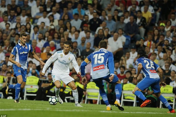 Ronaldo làm nền cho Isco, Real tiếp tục đeo bám Barca - Ảnh 4.