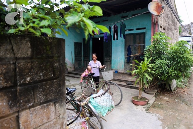 Cuộc đời cô gái gần 30 vẫn mang hình hài của đứa trẻ 2 tuổi: Lủi thủi trong nhà cả đời, không có bạn cùng - Ảnh 1.