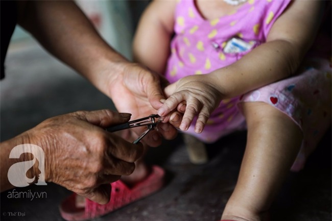 Cuộc đời cô gái gần 30 vẫn mang hình hài của đứa trẻ 2 tuổi: Lủi thủi trong nhà cả đời, không có bạn cùng - Ảnh 15.