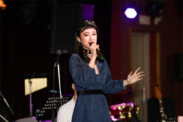 Angela Phương Trinh cười không ngậm được miệng trước các phiên bản cosplay chính mình-9