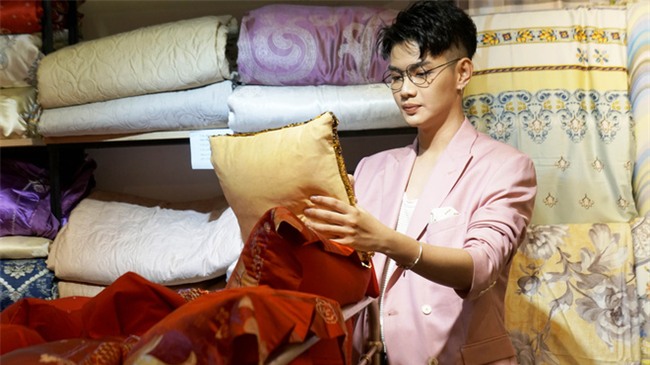 Hậu ồn ào chuyện tình cảm, Đào Bá Lộc xuất hiện rạng rỡ bên Dương Yến Ngọc tại sự kiện - Ảnh 1.