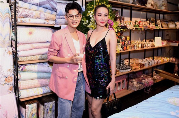 Hậu ồn ào chuyện tình cảm, Đào Bá Lộc xuất hiện rạng rỡ bên Dương Yến Ngọc tại sự kiện - Ảnh 2.