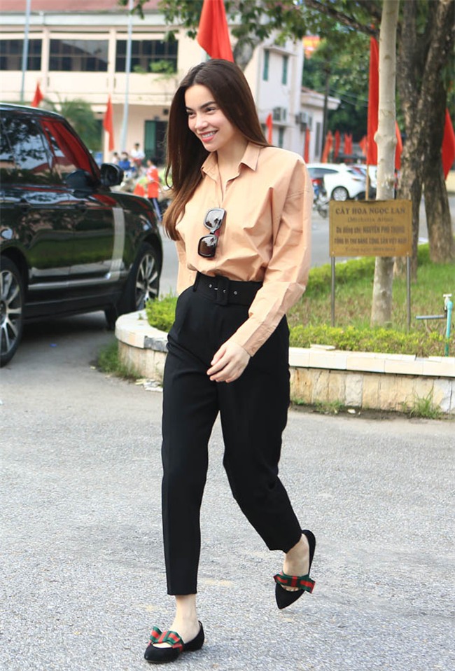 ha ho gian di tang qua trung thu cho tre em ngheo hinh anh 1