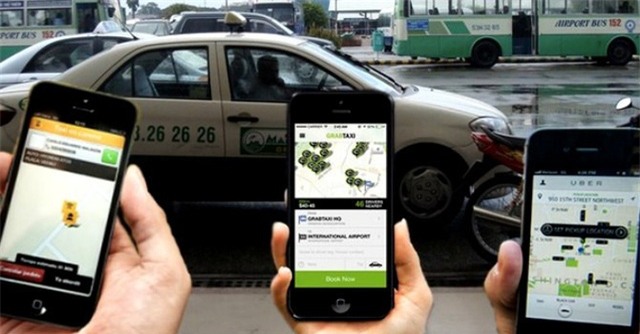 Việc người dân lựa chọn Uber, Grab để sử dụng đang khiến taxi truyền thống lâm vào khó khăn trong thời gian qua