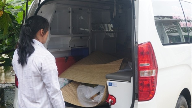 Nhân chứng vụ tai nạn 6 người chết: Sau tiếng nổ như bom, chiếc xe bị xé toang mái và hông - Ảnh 4.