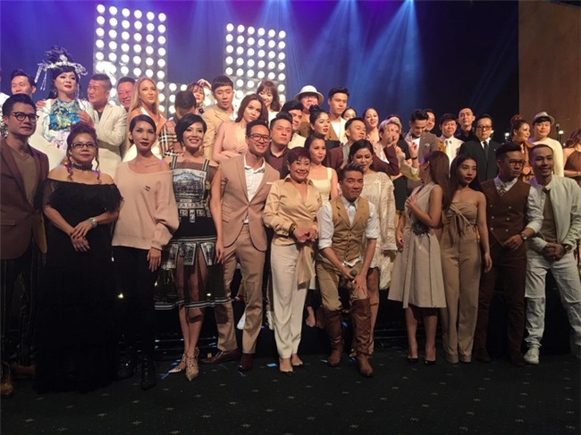 Hàng loạt sao Việt chụp ảnh kỉ miện cùng chủ nhân bữa tiệc sinh nhât. - Tin sao Viet - Tin tuc sao Viet - Scandal sao Viet - Tin tuc cua Sao - Tin cua Sao