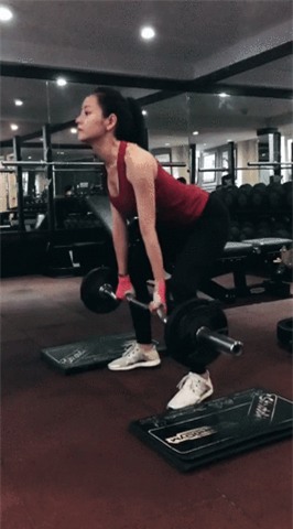 Đăng clip vòng 1 bỗng dưng nảy nở, Chi Pu bị nghi đã phẫu thuật thẩm mỹ - Ảnh 1.