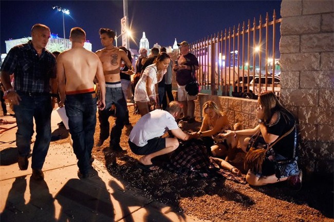 Xa sung o Las Vegas: Hon 10 khau sung, it nhat 59 nguoi chet hinh anh 2