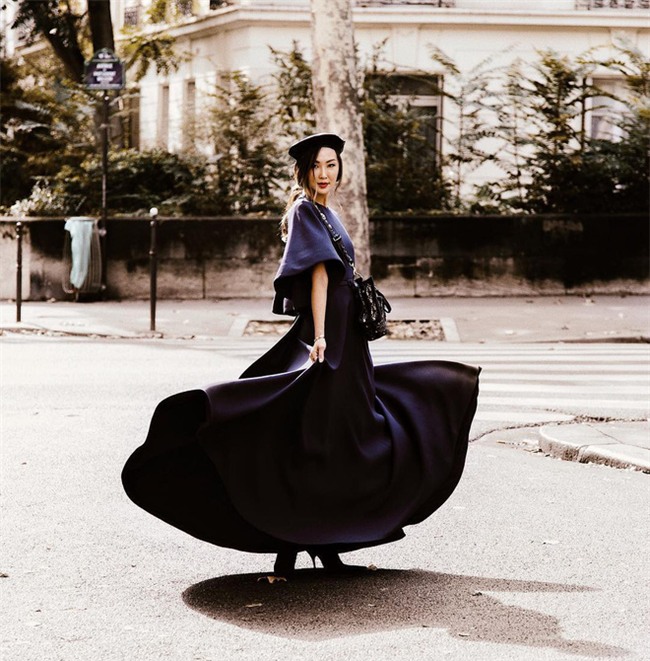 Ngắm loạt streetstyle siêu chất của quý cô châu Á khi đi dự Fashion Week - Ảnh 1.