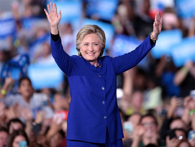 Bà Hillary Clinton đã dành đến 600 tiếng để làm đẹp trong suốt quá trình tranh cử - Ảnh 2.