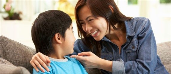 Nghiên cứu khoa học chỉ ra đa số bố mẹ đang khen con sai, 3 cách này mới là đúng - Ảnh 1.