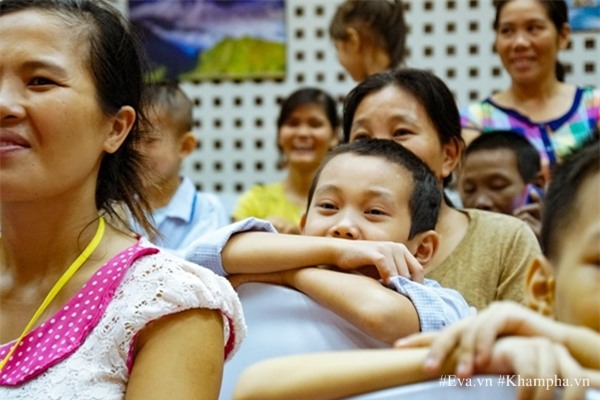 cau be ung thu mau 5 nam pha co trong benh vien: "con them duoc ve que di ruoc den" - 1