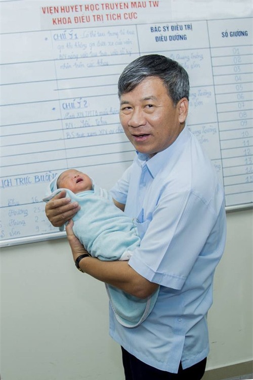 Qua lời kể của những người từng có dịp gặp gỡ, người ta mới hiểu tấm lòng y đức của Viện trưởng Viện huyết học truyền máu TW - Ảnh 6.