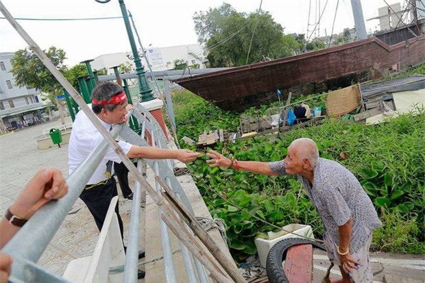 Qua lời kể của những người từng có dịp gặp gỡ, người ta mới hiểu tấm lòng y đức của Viện trưởng Viện huyết học truyền máu TW - Ảnh 9.