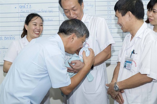 Nỗi trăn trở của GS Nguyễn Anh Trí khi về hưu mẹ của bé trai bị bỏ rơi chưa quay lại nhận con - Ảnh 2.