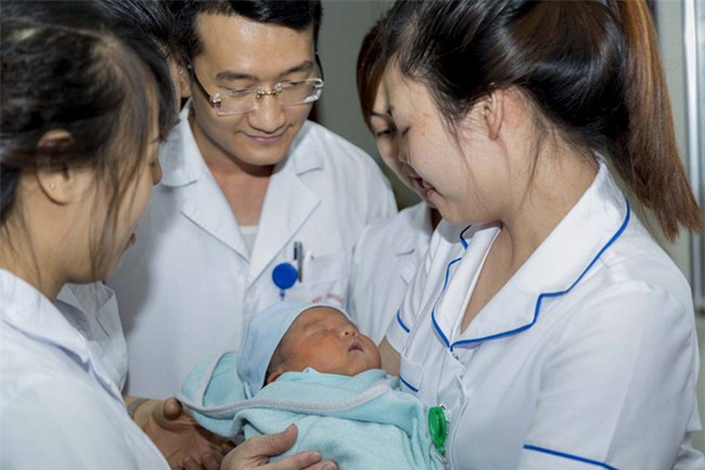 Nỗi trăn trở của GS Nguyễn Anh Trí khi về hưu mẹ của bé trai bị bỏ rơi chưa quay lại nhận con - Ảnh 4.