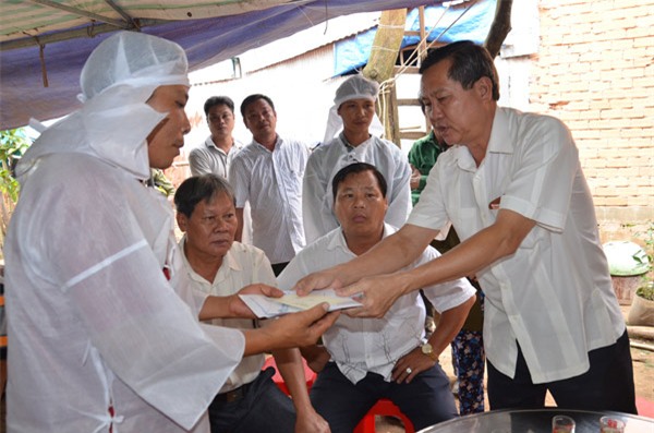 tai nan 6 nguoi chet tai cho o tay ninh: dai tang noi xom ngheo ven song hau - 1