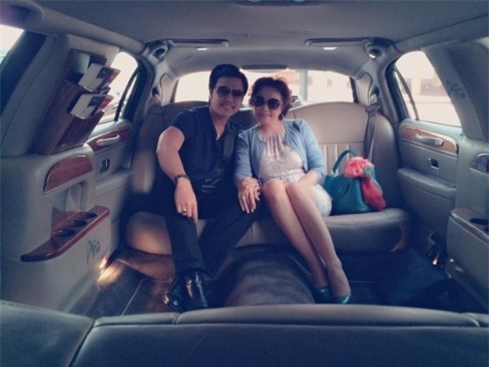 Chuỵên tình “phi công lái máy bay” của Hoàng Việt và bồ già từng tốn không ít giấy mực của báo chí.