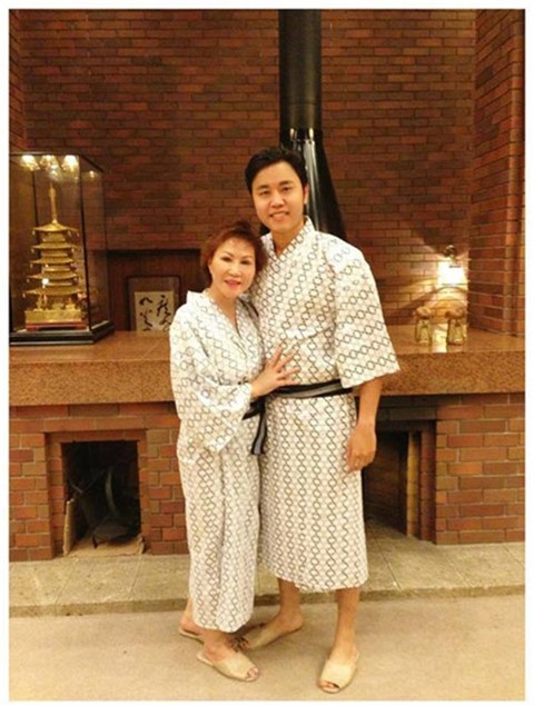 Thời gian ở bên nhau khá lâu cộng với những tình cảm yêu thương dành cho nhau, chuyện tình của Vũ Hoàng Việt và Yvonne Thuý Hoàng cuối cùng cũng được nhiều người chấp nhận.