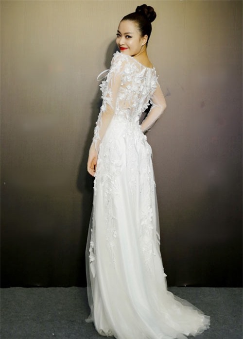 hoang thuy linh: tu vang anh gian di hoa phuong hoang quyen ru hinh anh 4