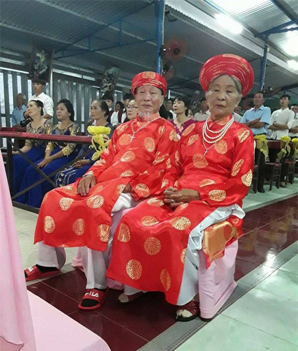 chau trai khoe "dam cuoi kim cuong" cua "ong ba anh" gan 90 tuoi khien dan mang tron mat - 2