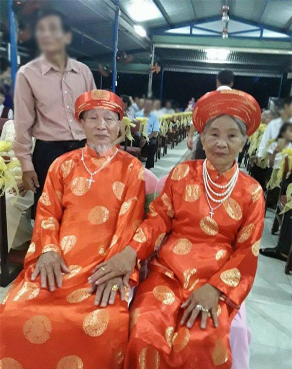 chau trai khoe "dam cuoi kim cuong" cua "ong ba anh" gan 90 tuoi khien dan mang tron mat - 3