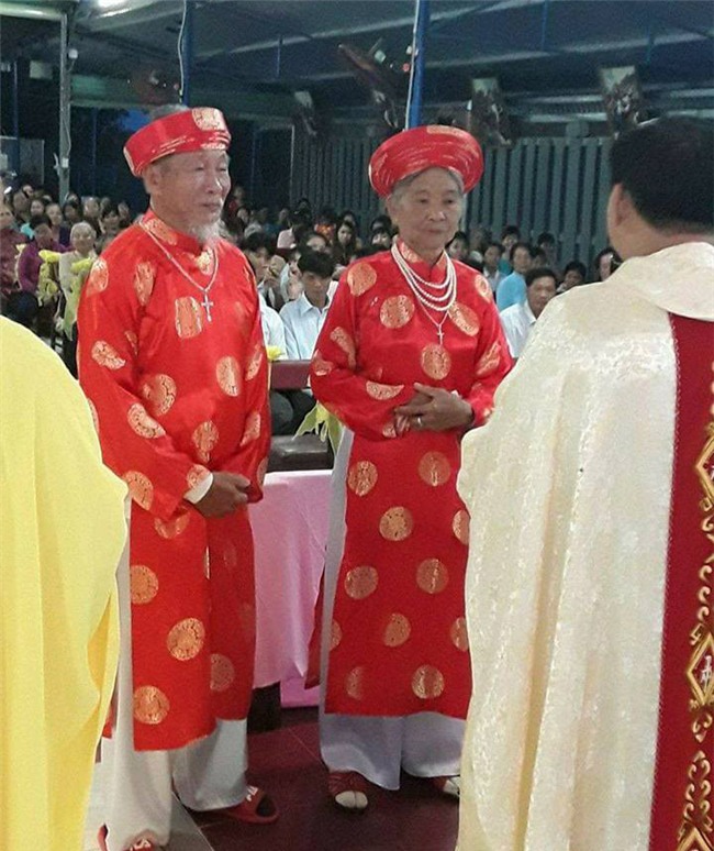 chau trai khoe "dam cuoi kim cuong" cua "ong ba anh" gan 90 tuoi khien dan mang tron mat - 4