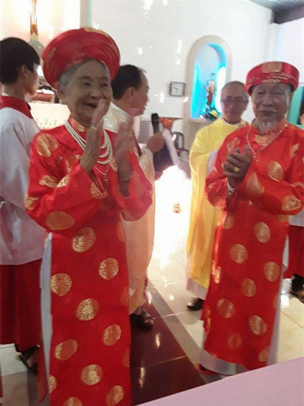 chau trai khoe "dam cuoi kim cuong" cua "ong ba anh" gan 90 tuoi khien dan mang tron mat - 8
