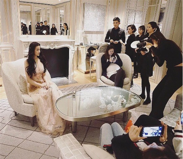 2 tuần sau sinh con, Huyền Baby đã tái xuất xinh đẹp, tự tin khoe ảnh trang điểm lộng lẫy cho con bú - Ảnh 12.