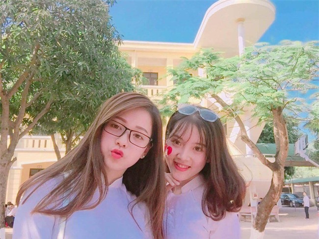 Đôi bạn thân sinh năm 1999 bị nhầm là cô dâu và phù dâu xinh nhất Facebook hôm nay - Ảnh 3.