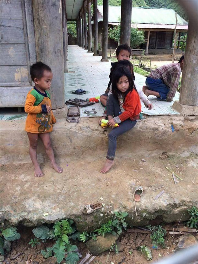 Nghẹn lòng trước câu chuyện về bữa cơm đạm bạc của những em bé vùng cao ngay ngày Trung Thu - Ảnh 6.