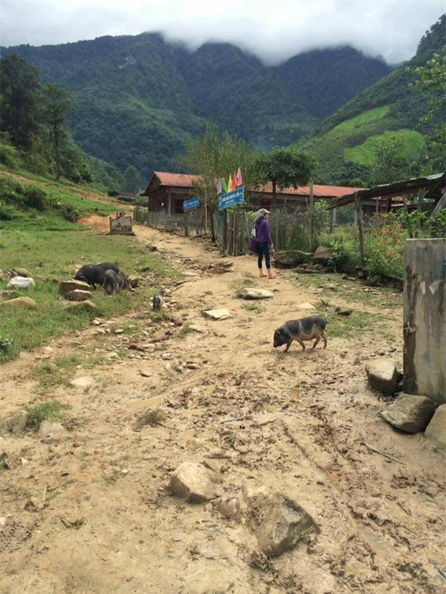 Nghẹn lòng trước câu chuyện về bữa cơm đạm bạc của những em bé vùng cao ngay ngày Trung Thu - Ảnh 7.