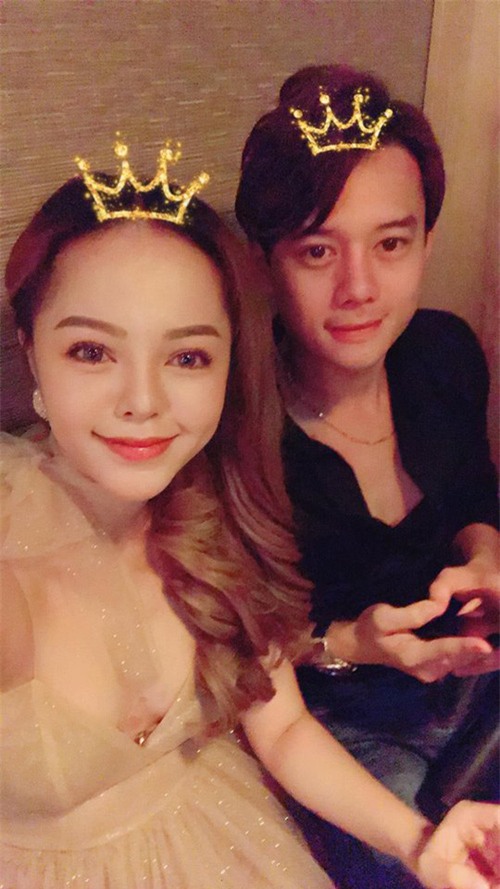 Sau nghi vấn chia tay, Anh Dũng tình tứ bên bạn gái nhân dịp kỉ niệm 300 ngày quen nhau - Ảnh 2.