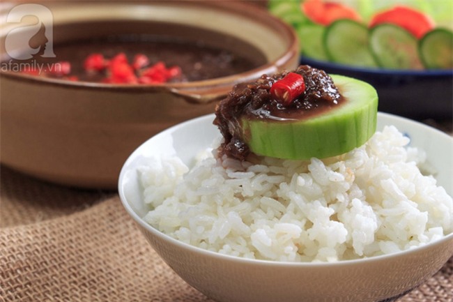 Học ngay người Huế cách làm mắm ruốc xào - chấm trái cây ngon mà ăn cơm cũng tuyệt - Ảnh 1.