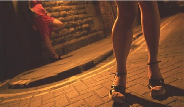 Nỗi niềm người chồng “gánh tiếng”… mua dâm - Ảnh 1.