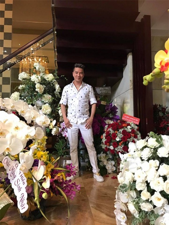 sao việt, đàm vĩnh hưng, sinh nhật đàm vĩnh hưng, đàm vĩnh hưng khoe quà sinh nhật, mr.đàm,chuyện làng sao