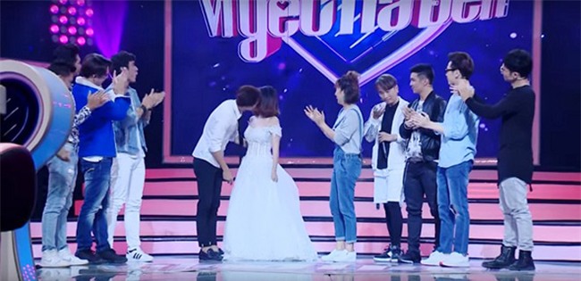 ekip "vi yeu ma den" len tieng ve tin don thue nu sinh hai phong to tinh voi nguoi cu - 1