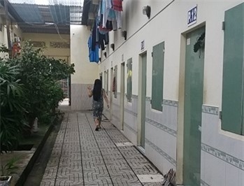 Nu sinh lop 9 bi cuong hiep, duoc phat hien mang thai 4 thang vi ngat trong gio the duc