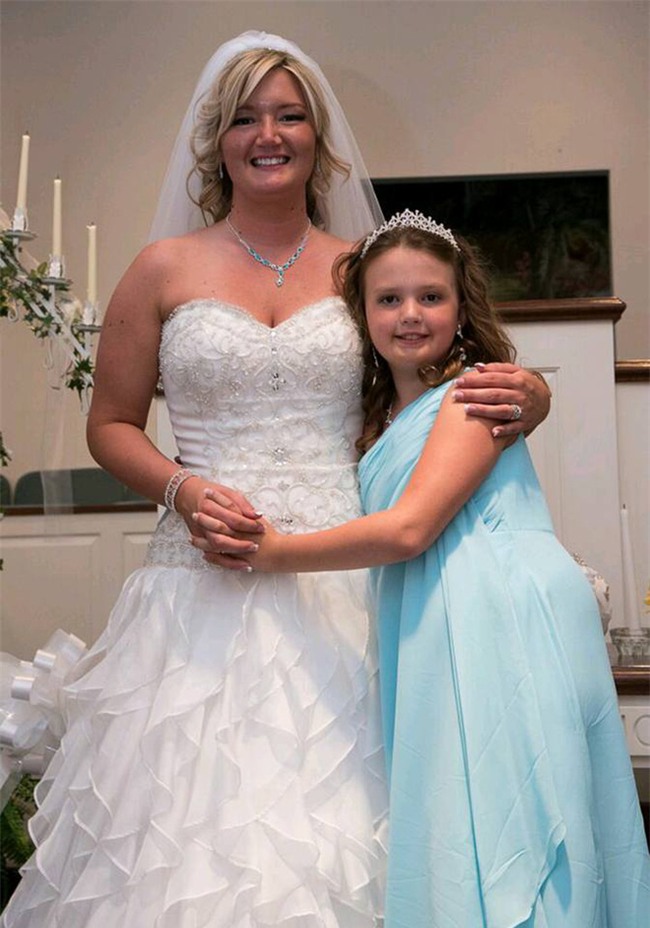 Trong hôn lễ, chú rể bảo cô dâu nhường chỗ cho một người, cô nghẹn ngào đứng sang một bên - Ảnh 7.