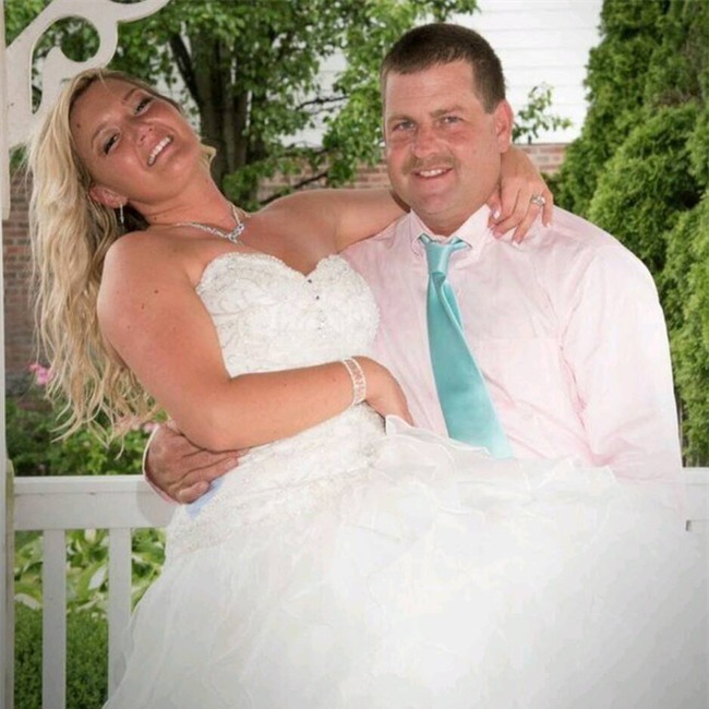 Trong hôn lễ, chú rể bảo cô dâu nhường chỗ cho một người, cô nghẹn ngào đứng sang một bên - Ảnh 8.